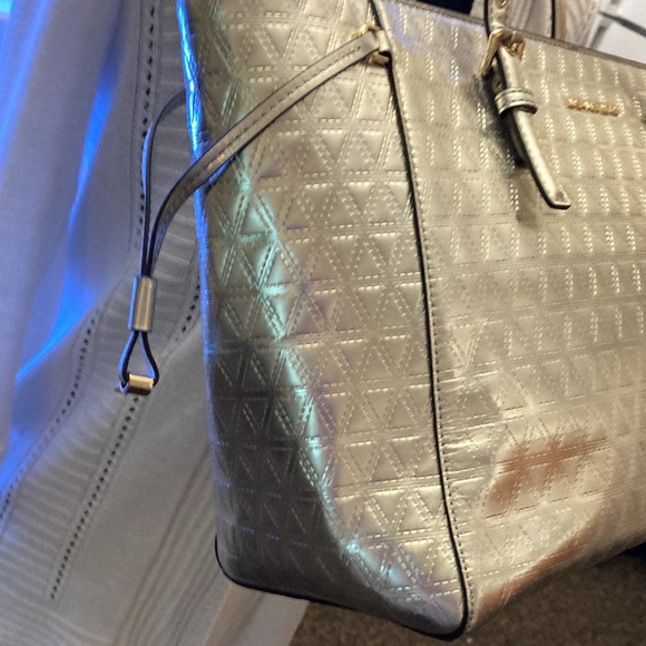 Michael Kors Metallic Voyager Leather Tote/Shoulder Purse - Picture 4 of 17